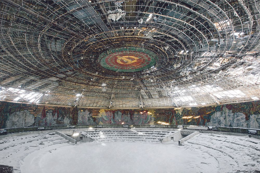 3032985-slide-bulgaria-buzludzha-16